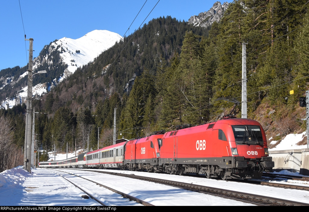 ÖBB 1116 064 and 147